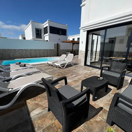 Fashion Vivalavida, Private Pool X Parking ヴィラ